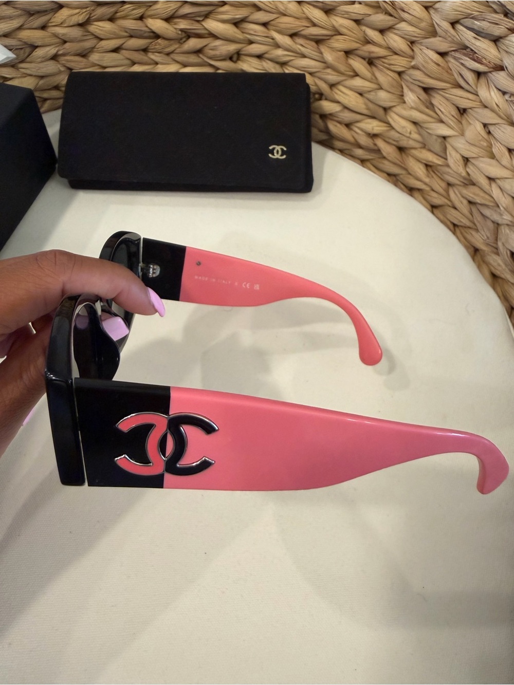 Authentic CHANEL Black Front Pink Temple Cat-Eye Sunglasses with CC Emblem - Picture 2 of 4